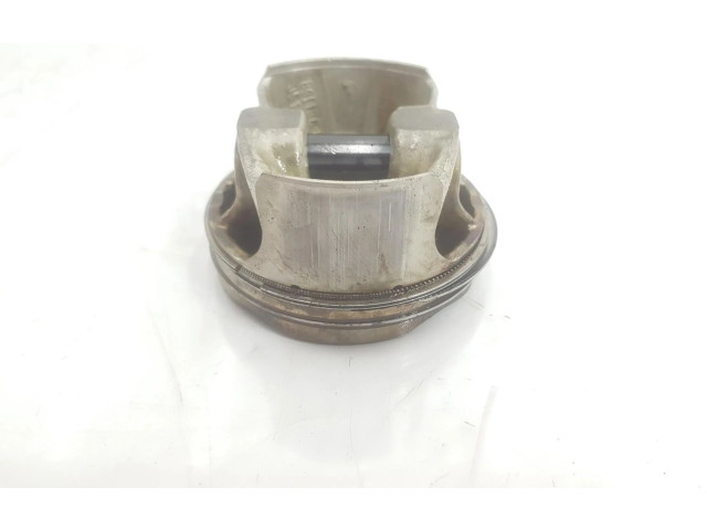 Píst 89L106, 11258092931   BMW 7 F01 F02 F03 F04  pro benzínový motor 4.4  