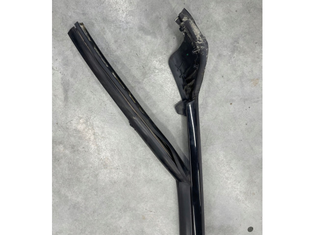 Уплотнительная резина (у стекла)    Audi A6 S6 C7 4G      