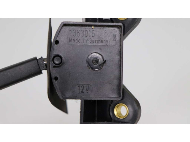 Ручка стеклоочистителей 1363016   Volvo 940