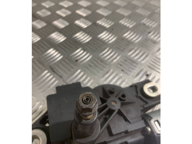 Моторчик заднего дворника 2K0955712C    Volkswagen Caddy