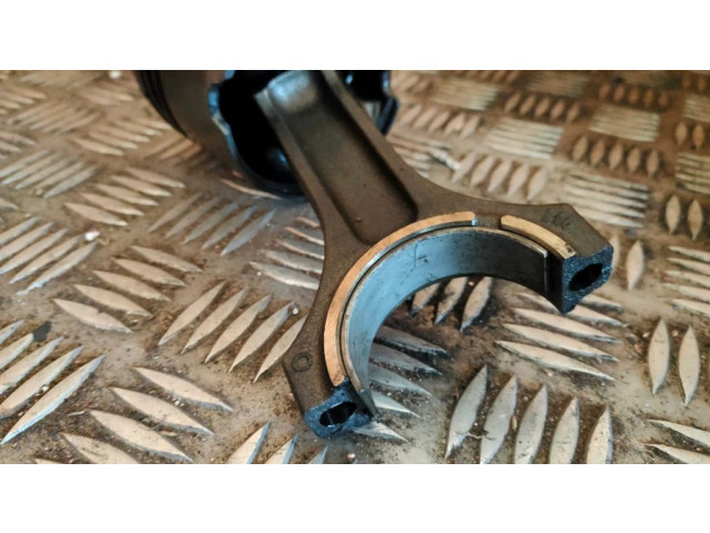 Píst BMW 3 E90 E91 pro naftový motor 2.0 N47