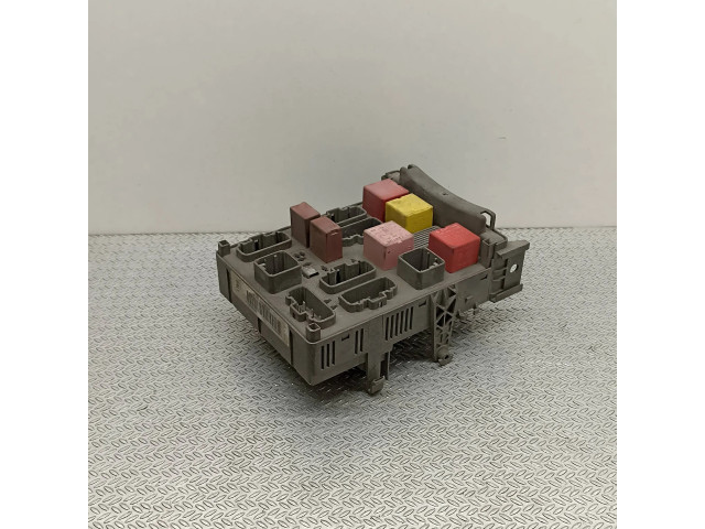 Pojistková skříňka 8200283817, 8200004201E Renault Vel Satis 2004