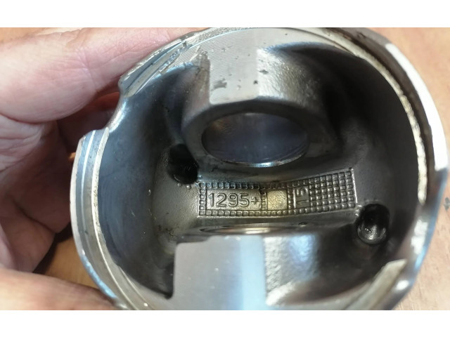  Поршень M9R 10653, 1295  Renault Trafic II (X83)  