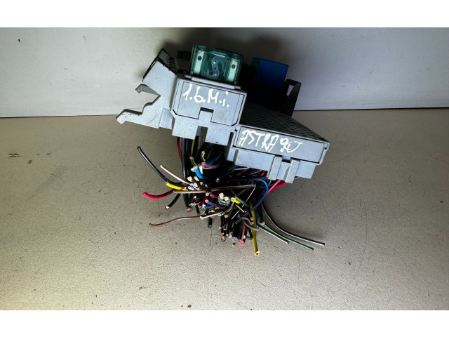   Pojistková skříňka 90240092, 90240665   Opel Astra F 1994