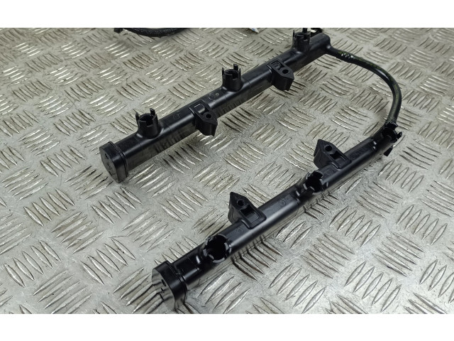 Топливная рампа 05281428AA   Jeep Grand Cherokee WL  