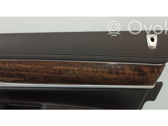 Обшивка передней двери