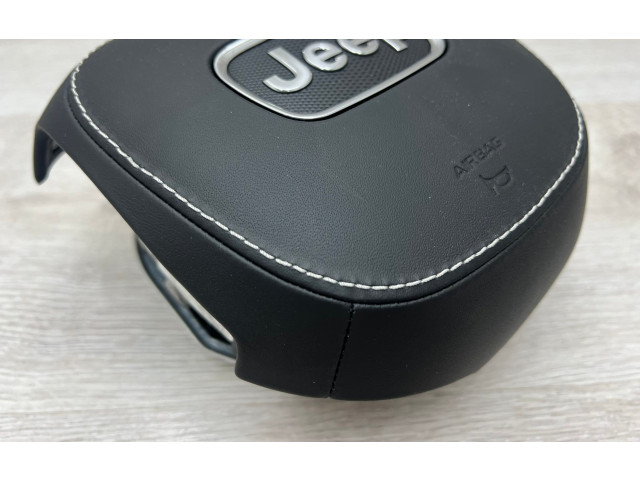 Подушка безопасности водителя 0589P1000586, P5XU982X9AB   Jeep Cherokee