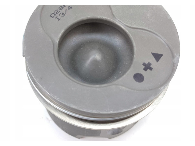  Поршень  028107065AM  Volkswagen PASSAT B4  