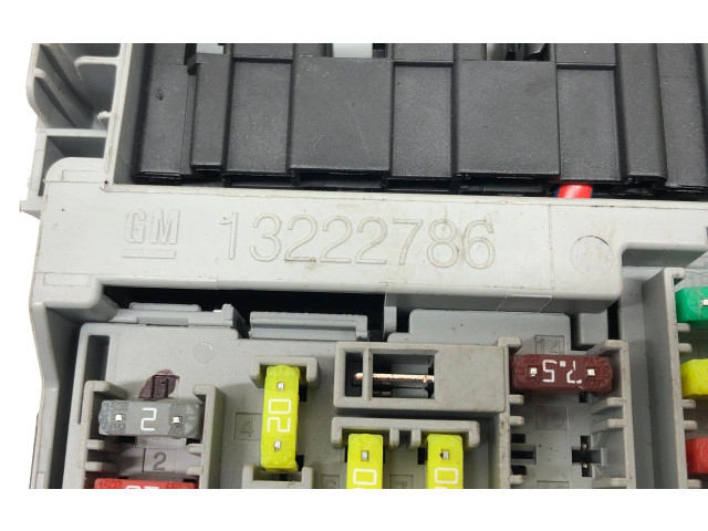 Pojistková skříňka 13222786 Opel Zafira C 2011