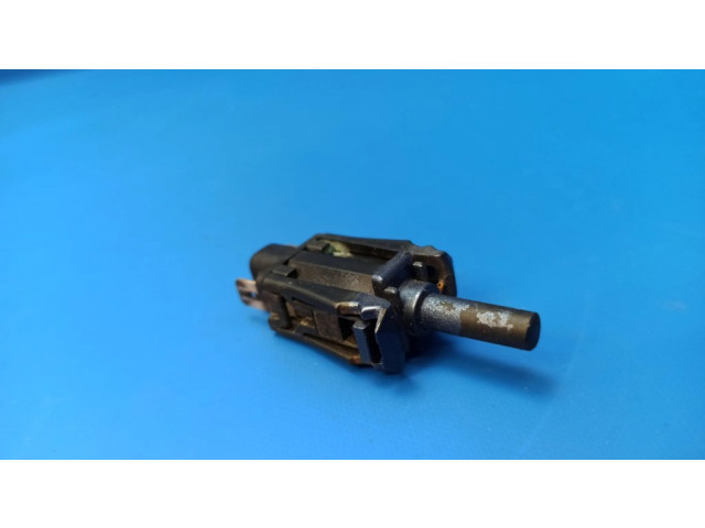 Передний датчик открытия / закрытия двери (крыло)