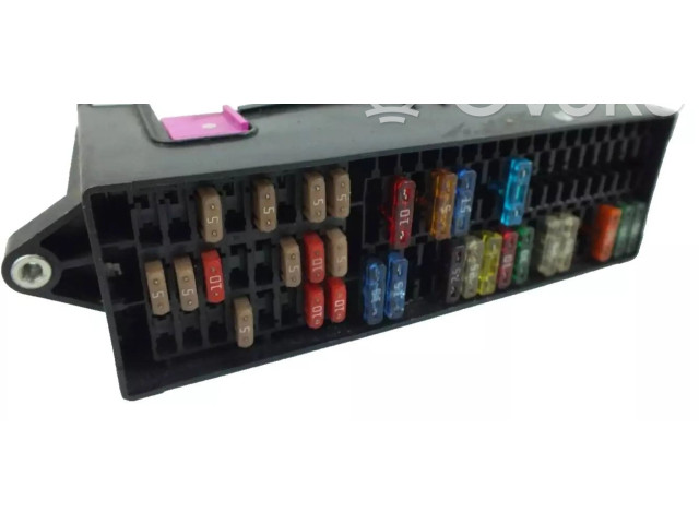 Блок предохранителей 1T1937615A Volkswagen Caddy