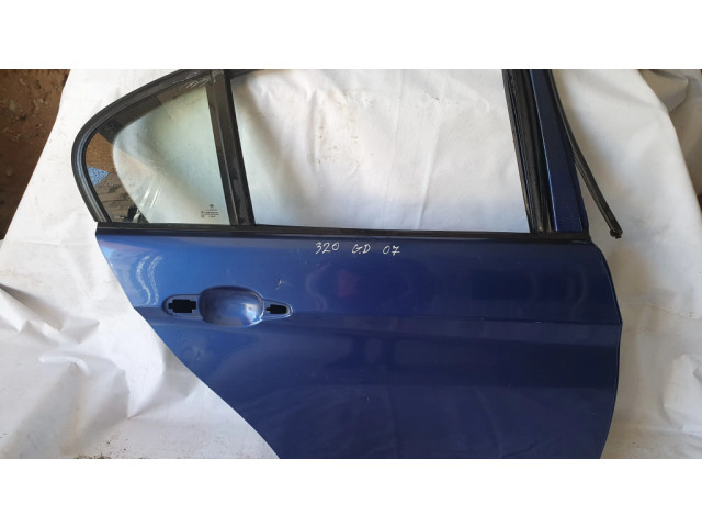 Задняя дверь