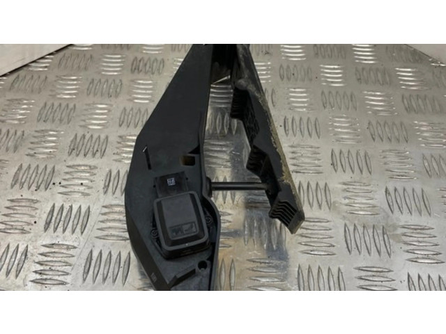 Педаль акселератора