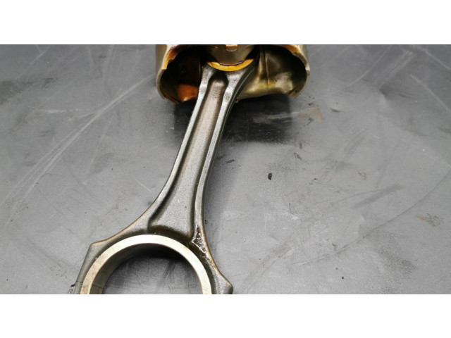 Píst A2701917 Mercedes-Benz CLA C117 X117 W117 pro benzínový motor 2.0 270920