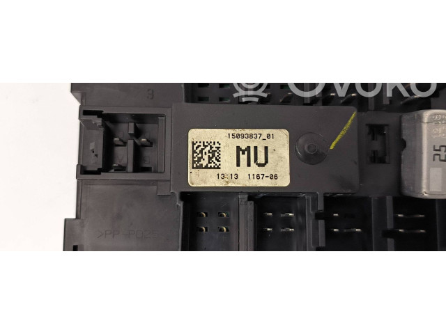 Блок предохранителей 15093837   Cadillac Escalade    