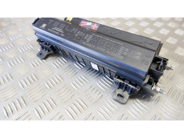 Блок предохранителей 103440600C, 103440500D Tesla Model S