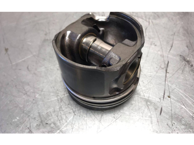 Píst 070107065AK Volkswagen Transporter - Caravelle T5 AXD