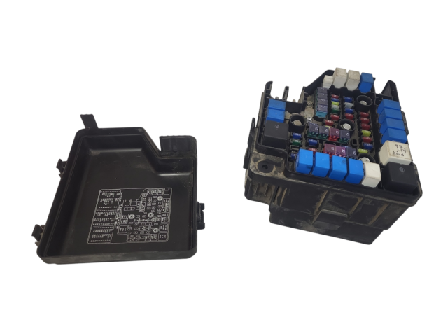 Блок предохранителей Hyundai Santa Fe