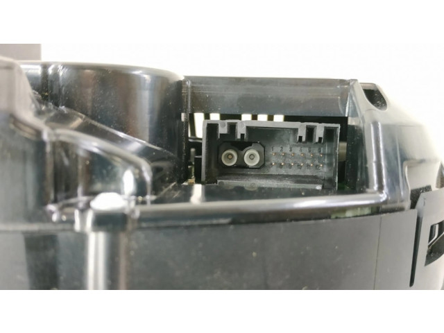 Přístrojová deska  BMW 7 F01 F02 F03 F04 2011   