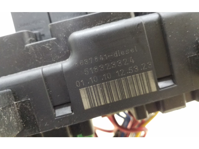 Блок предохранителей 518323324, 8637841   Volvo S60    