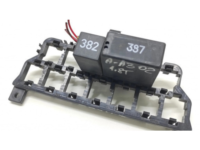 Pojistková skříňka 8D0937503E Audi A3 S3 8L 2001