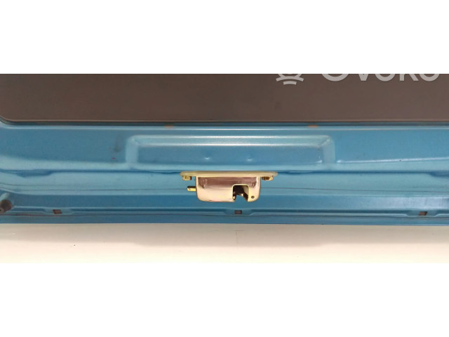 Задняя крышка (багажника)