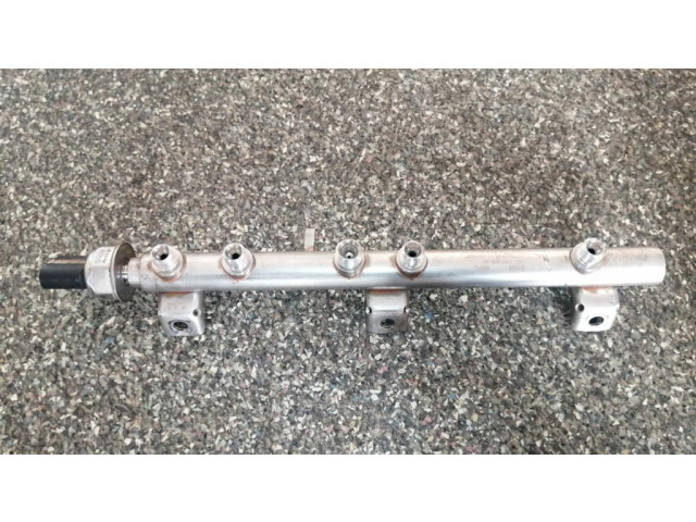 Топливная рампа 7562474, 7537319   BMW 1 E81 E87 2.0 