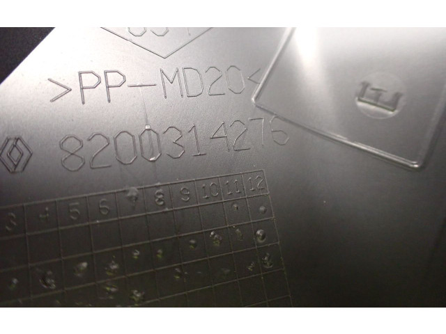 Блок предохранителей  8200683706   Renault Clio III    