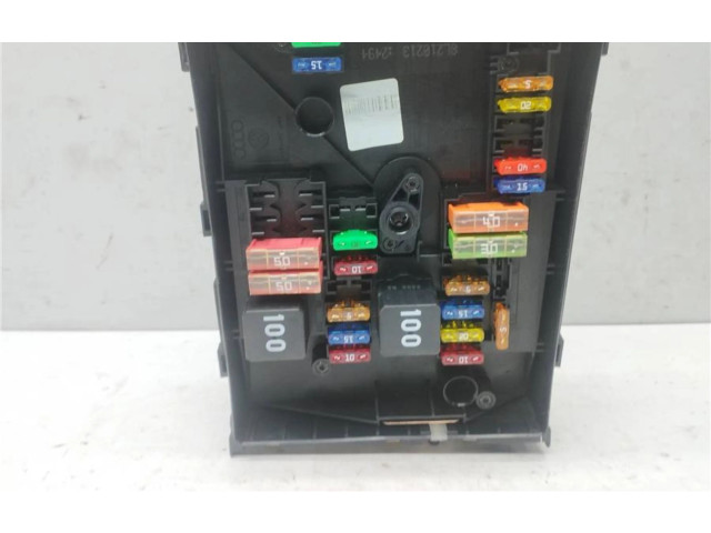 Блок предохранителей  1K0937629A, 0090012   Skoda Yeti (5L)    