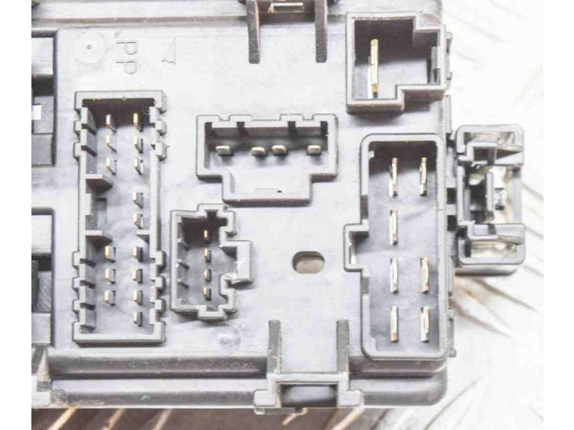   Pojistková skříňka MB649041   Dodge Stealth 1991