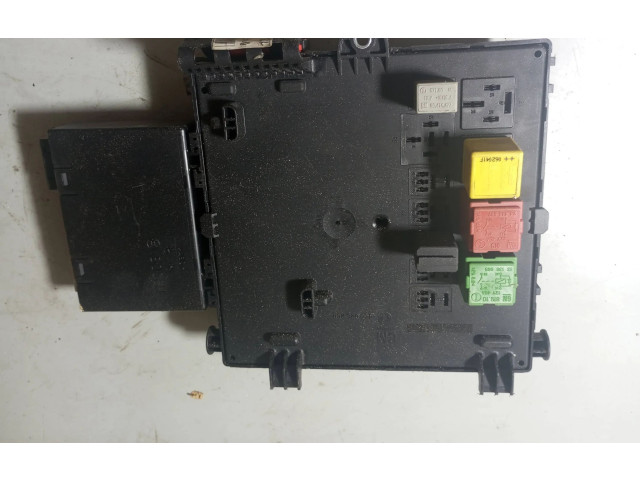 Pojistková skříňka 13205777, 136596 Opel Vectra C 2008