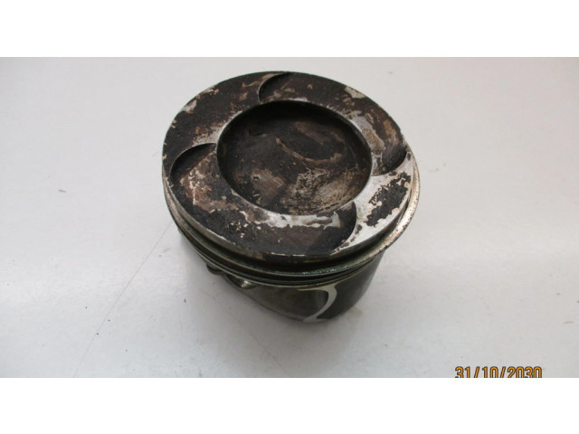 Píst 270920   Mercedes-Benz B W246 W242  pro benzínový / Газ motor 2.0 270.920 Benzinas-Dujos