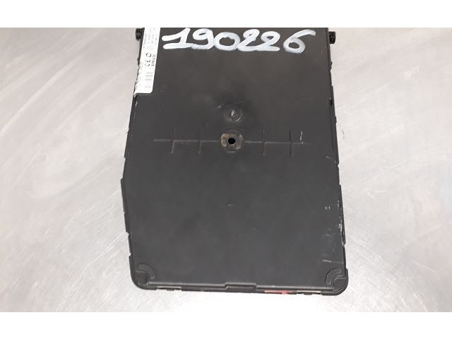 Блок предохранителей  8201054131   Renault Clio III    