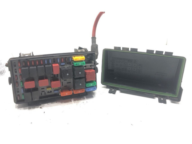 Блок предохранителей 51737884 Fiat Grande Punto