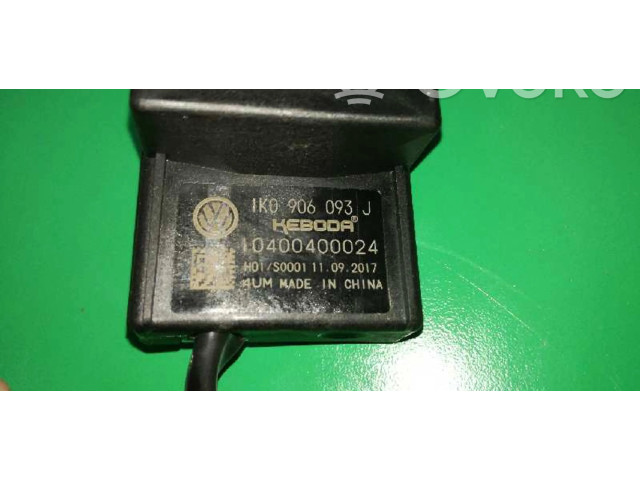 Блок предохранителей Audi A1  2018 -  года 1K0906093J      