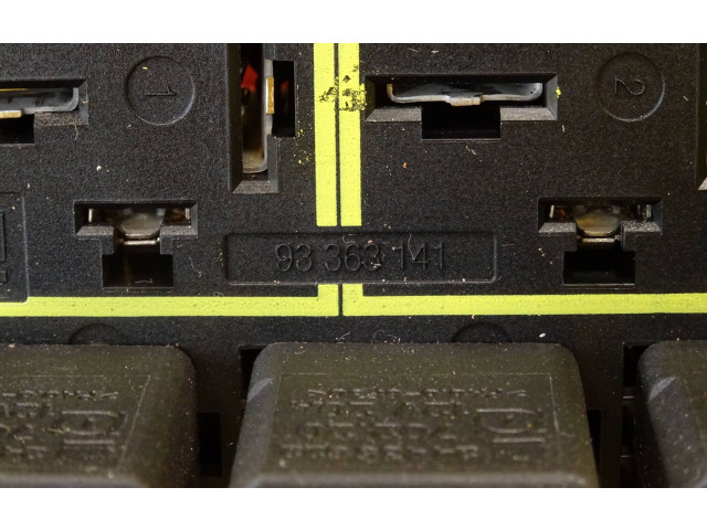 Блок предохранителей  93363141   Opel Meriva A    