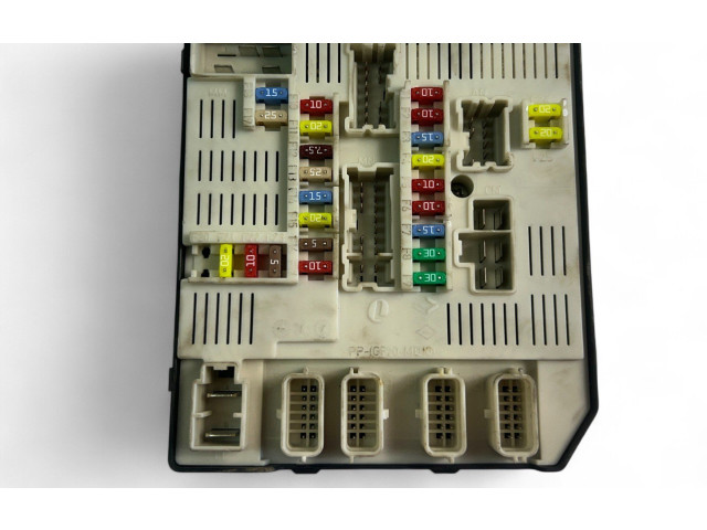 Pojistková skříňka 284B66441R Renault Megane III 2012