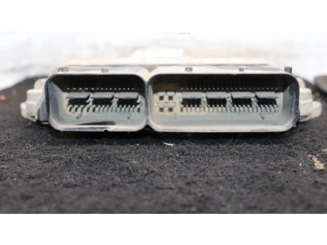 Блок управления двигателем Блок управления 55196352ZJ Opel Combo C