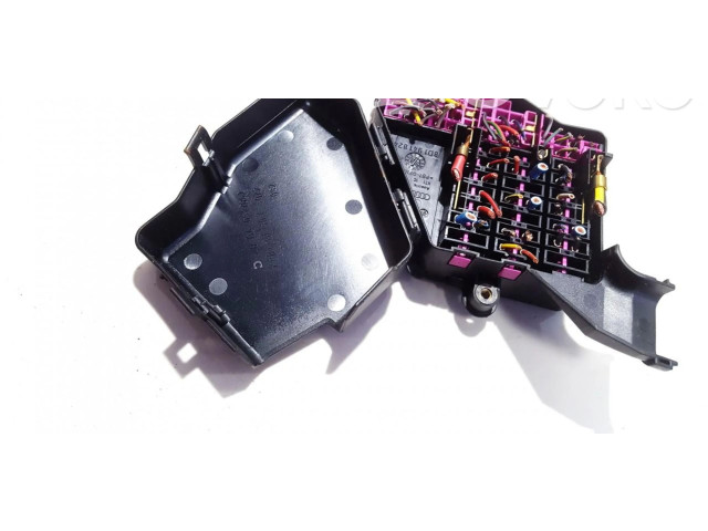 Блок предохранителей Volkswagen Golf IV