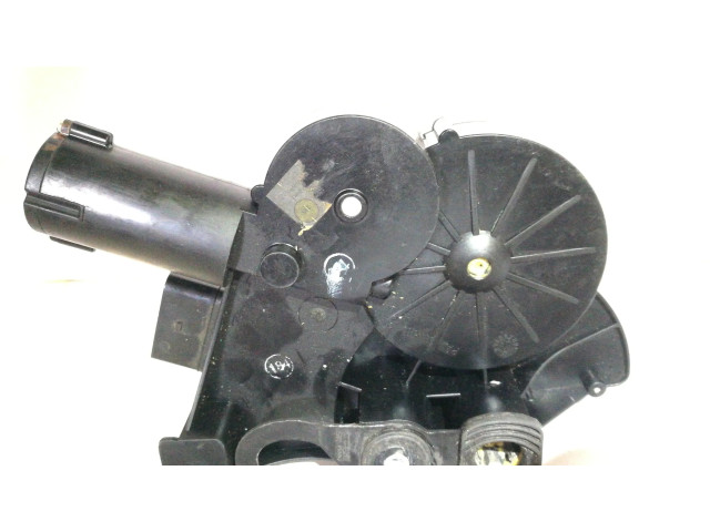 Притягиватель задней крышки