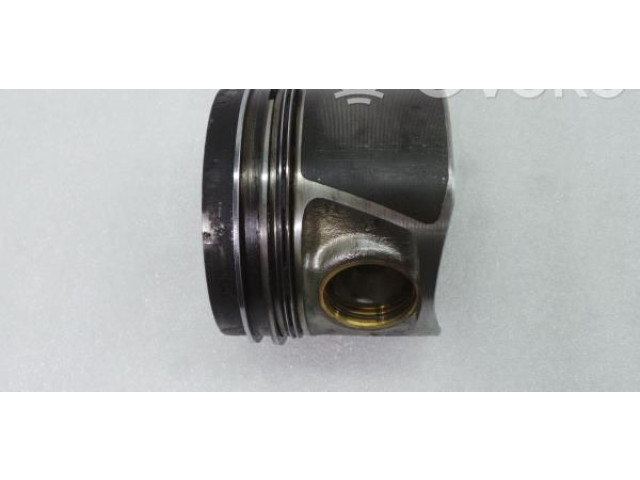 Píst 7901J Audi RS4 B7