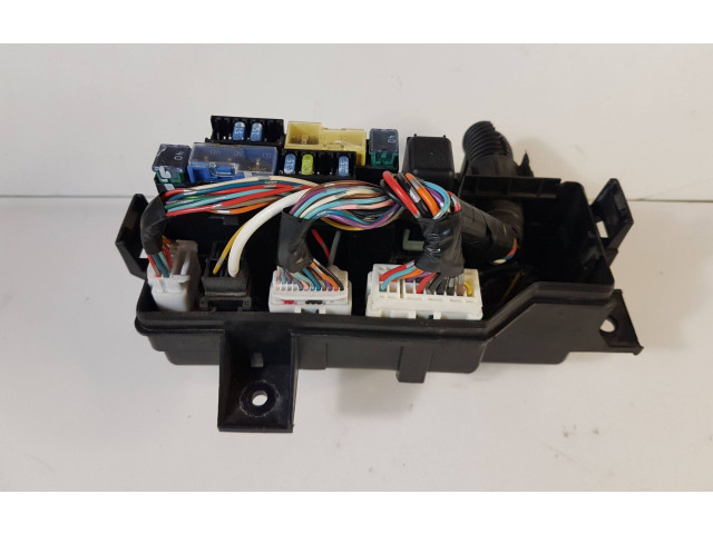 Блок предохранителей 63564138 Nissan Pathfinder R51