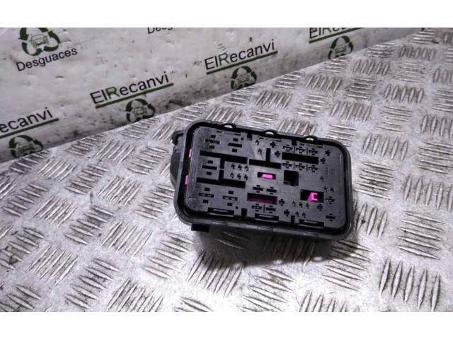   Pojistková skříňka 1K0937700B   Volkswagen Caddy 