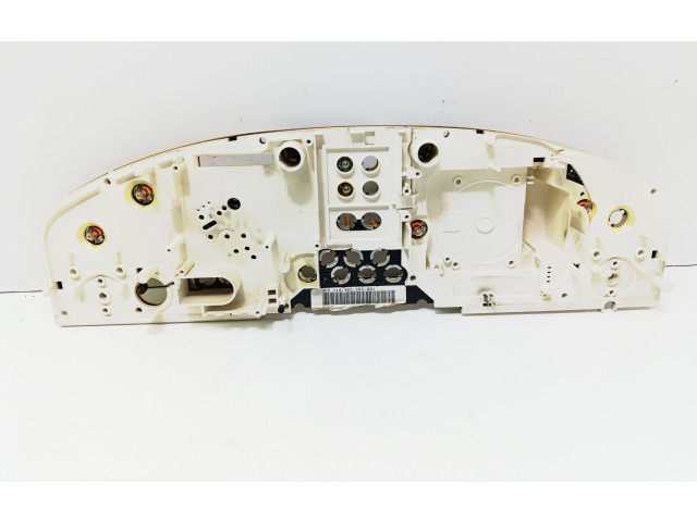 Панель приборов    Audi A6 S6 C4 4A       