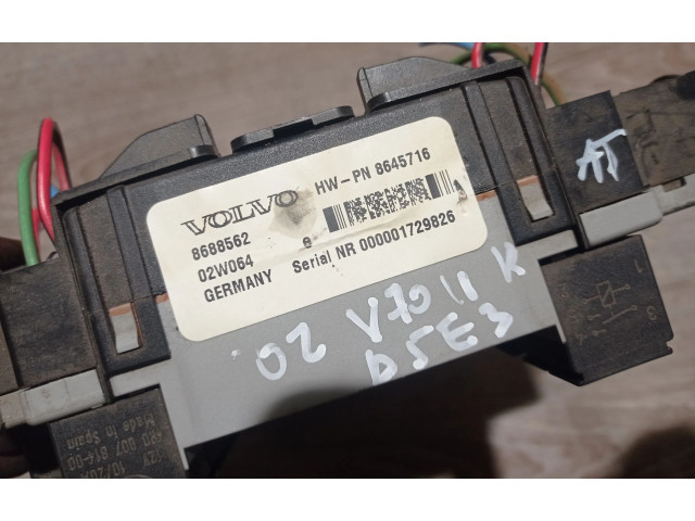 Блок предохранителей 8645716, 8688562   Volvo V70    