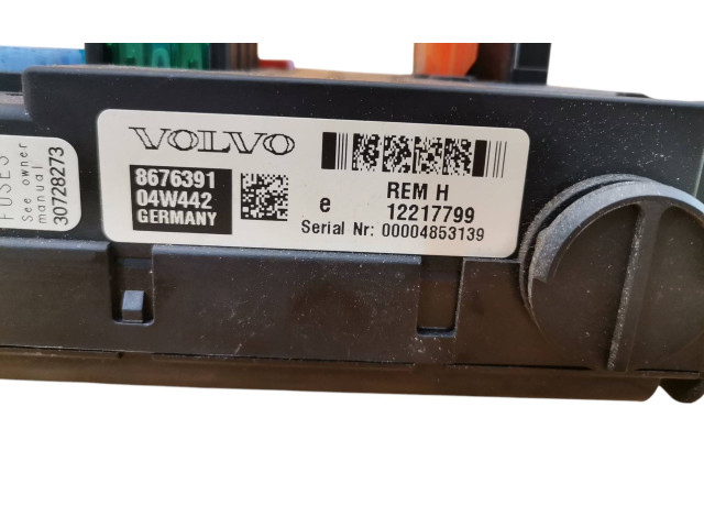 Блок предохранителей 8676391, 12217799   Volvo XC90    