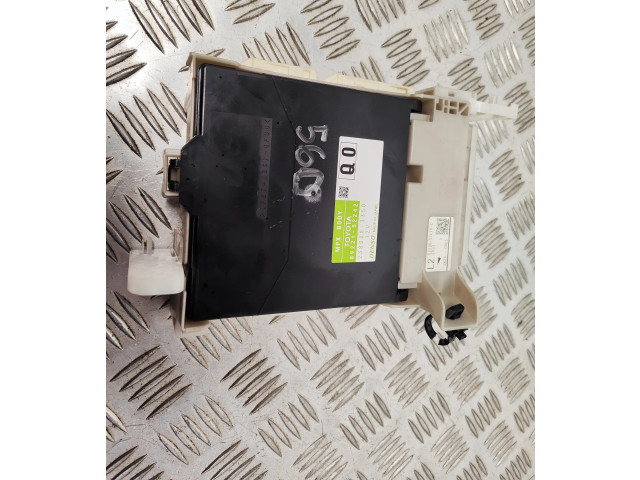 Pojistková skříňka 8922152242 Toyota Verso-S 2013