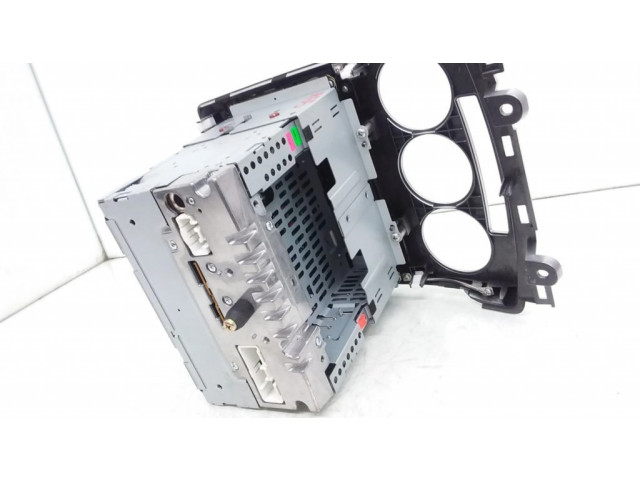 Радио/ проигрыватель CD/DVD / навигация