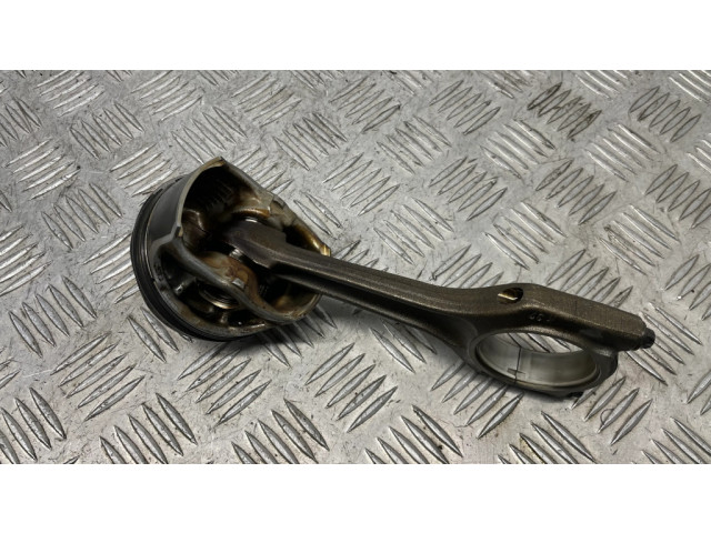 Píst 7528540 BMW 1 E81 E87 pro benzínový motor 2.0 N43B20A