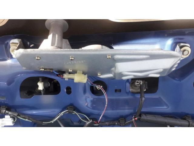 Моторчик заднего дворника 34928581, 34928-581 Mazda 323 F